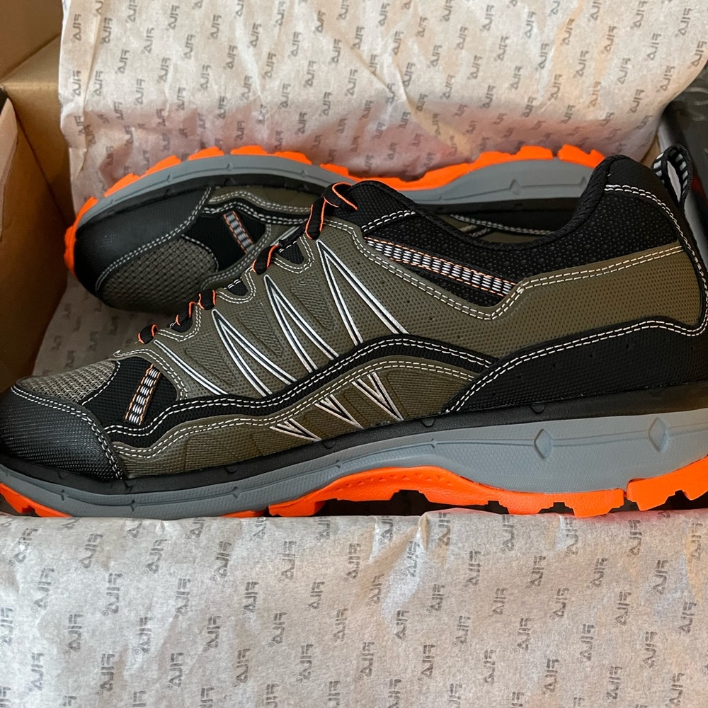 Mens Fila evergrand trail running sneaker shoes NEW in box